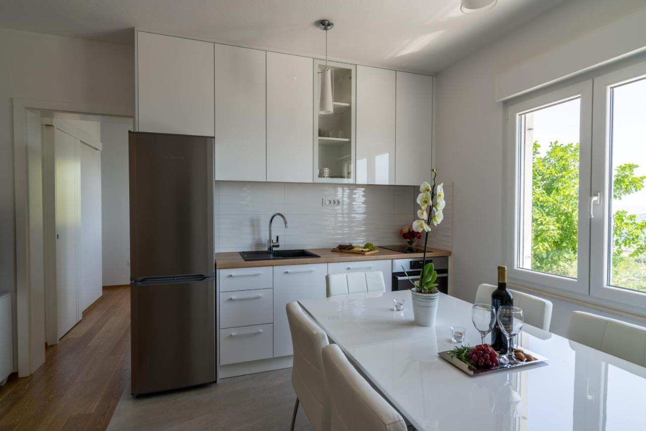 Kaštel Sućurac Private Villa Golden Hour With A View Of Split Area מראה חיצוני תמונה