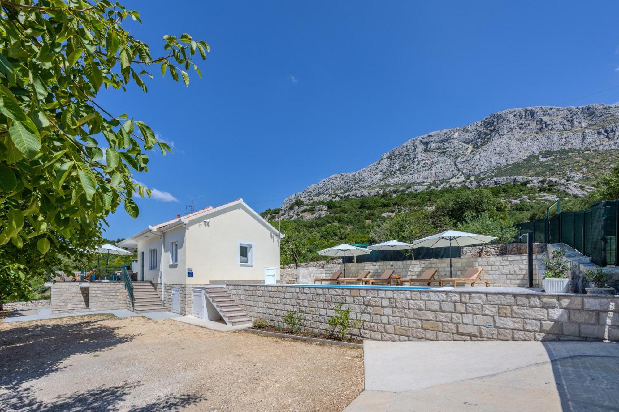 Kaštel Sućurac Private Villa Golden Hour With A View Of Split Area מראה חיצוני תמונה