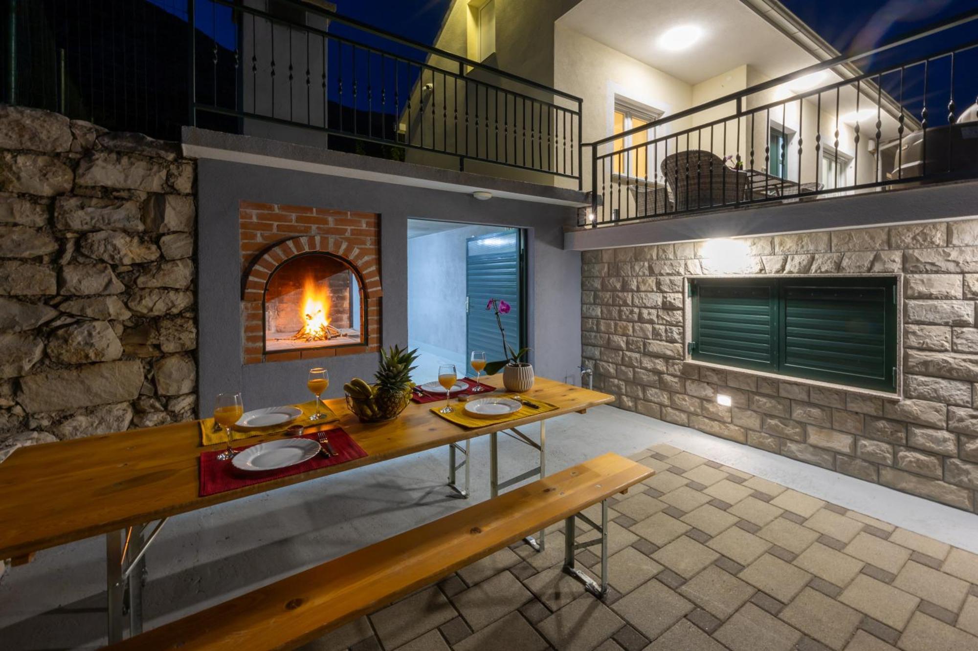 Kaštel Sućurac Private Villa Golden Hour With A View Of Split Area מראה חיצוני תמונה