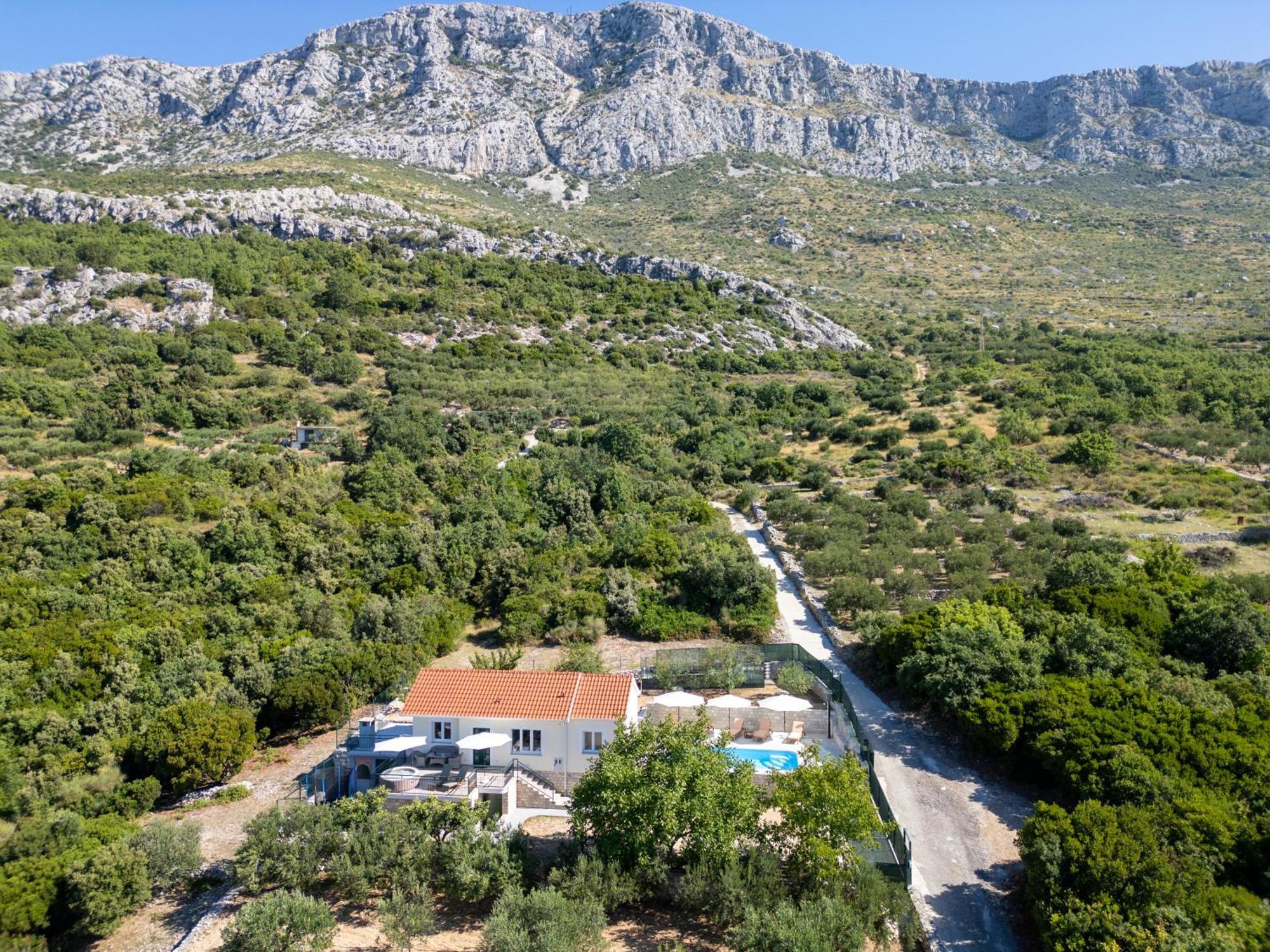 Kaštel Sućurac Private Villa Golden Hour With A View Of Split Area מראה חיצוני תמונה