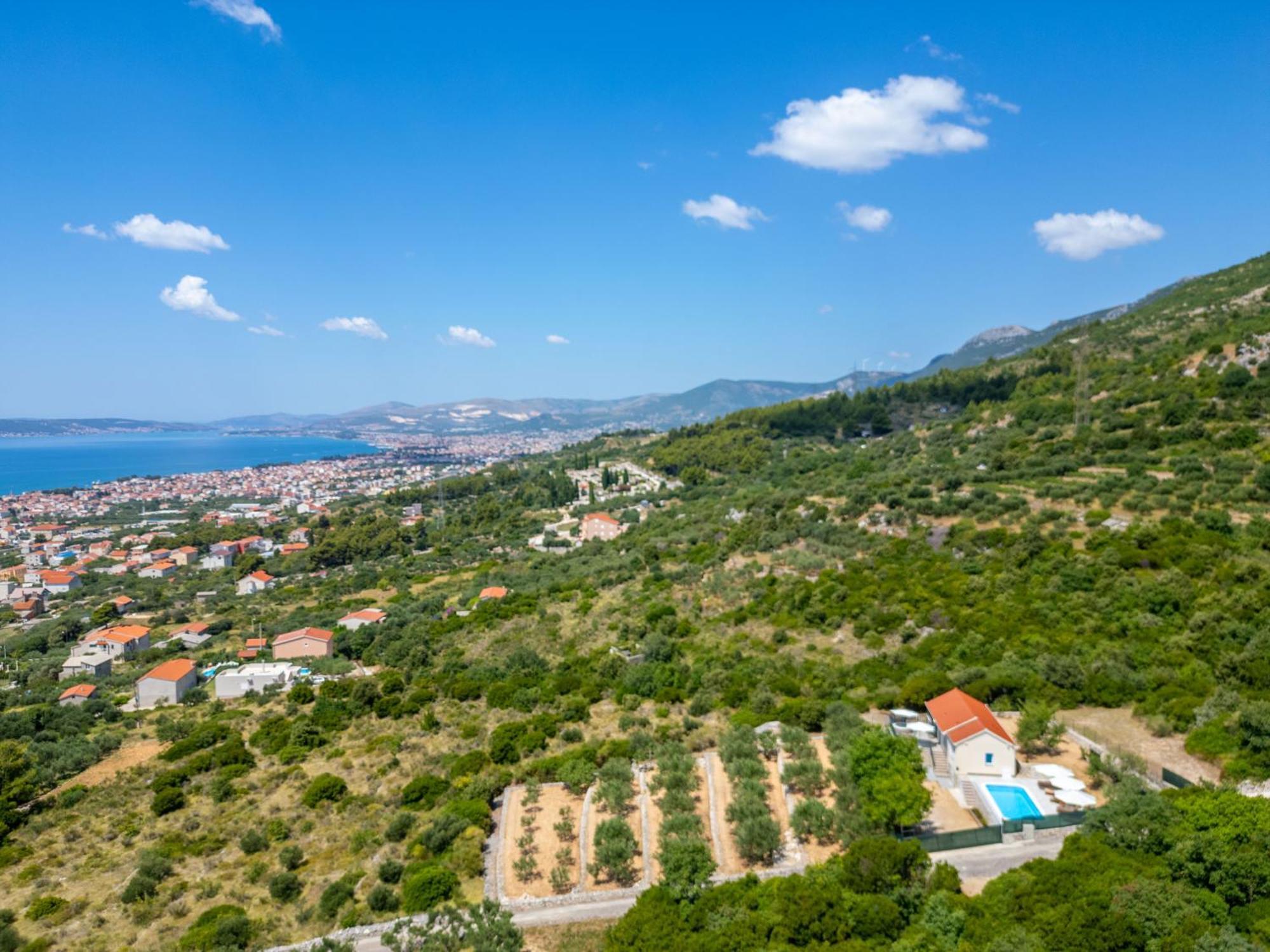 Kaštel Sućurac Private Villa Golden Hour With A View Of Split Area מראה חיצוני תמונה