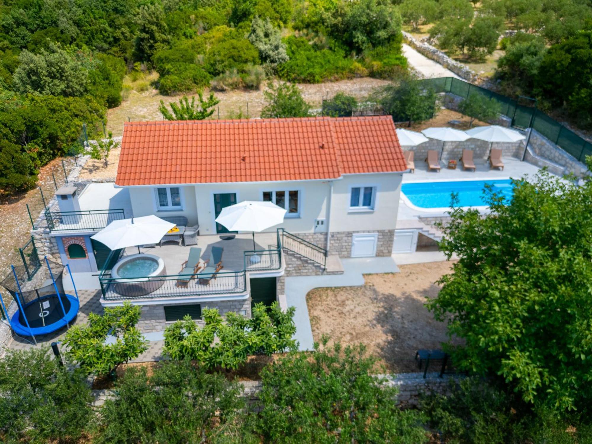 Kaštel Sućurac Private Villa Golden Hour With A View Of Split Area מראה חיצוני תמונה