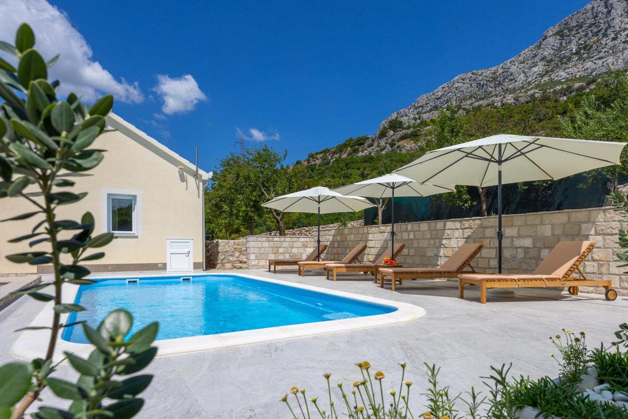 Kaštel Sućurac Private Villa Golden Hour With A View Of Split Area מראה חיצוני תמונה