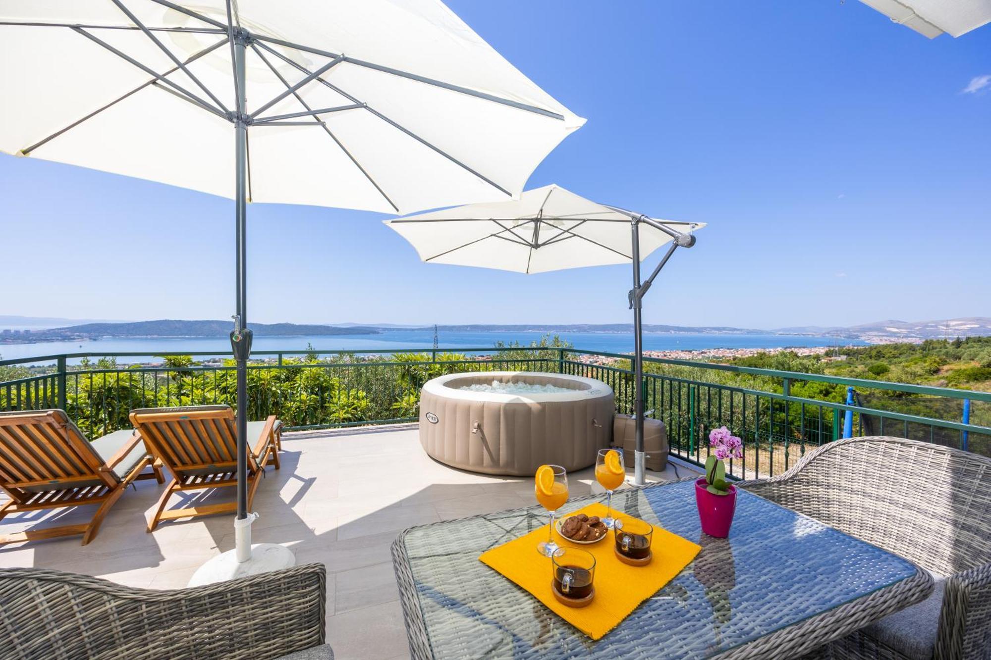 Kaštel Sućurac Private Villa Golden Hour With A View Of Split Area מראה חיצוני תמונה